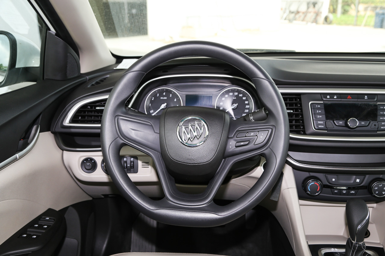 2016款英朗1.5L自动精英型15N 雪域白