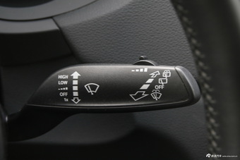 2016款奥迪Q3 1.4T自动30TFSI风尚型