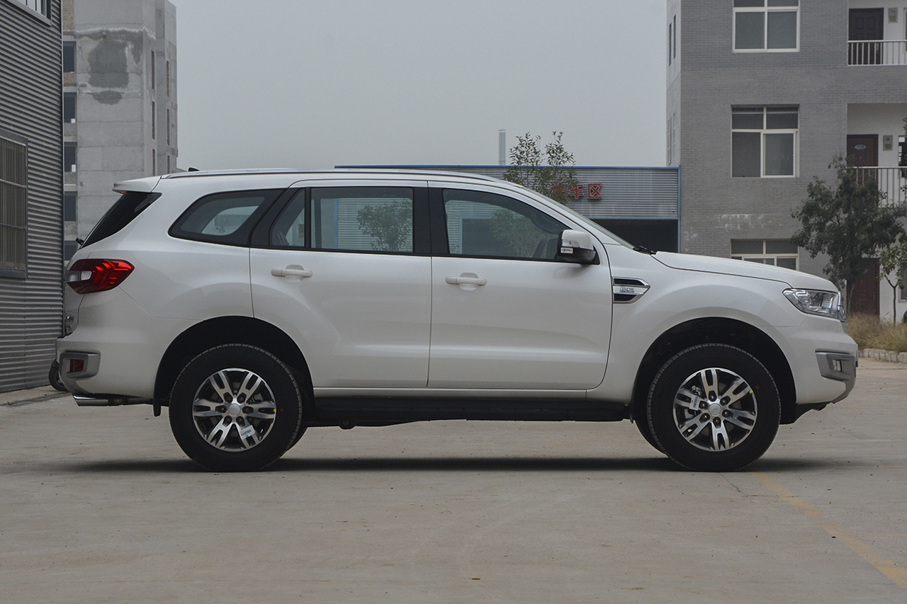 2017款撼路者2.0T自动四驱豪华版汽油5座