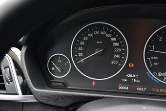 2018款宝马3系2.0T自动320Li 时尚型