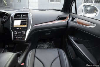 2017款林肯MKC 2.0T自动四驱尊雅版