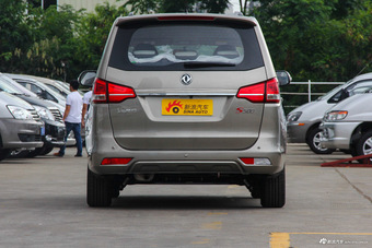 2016款风行S500 1.5L手动舒适型 闪耀金