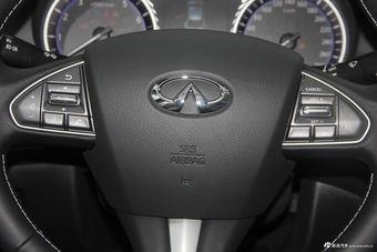 2016款英菲尼迪Q50L 2.0T自动舒适版