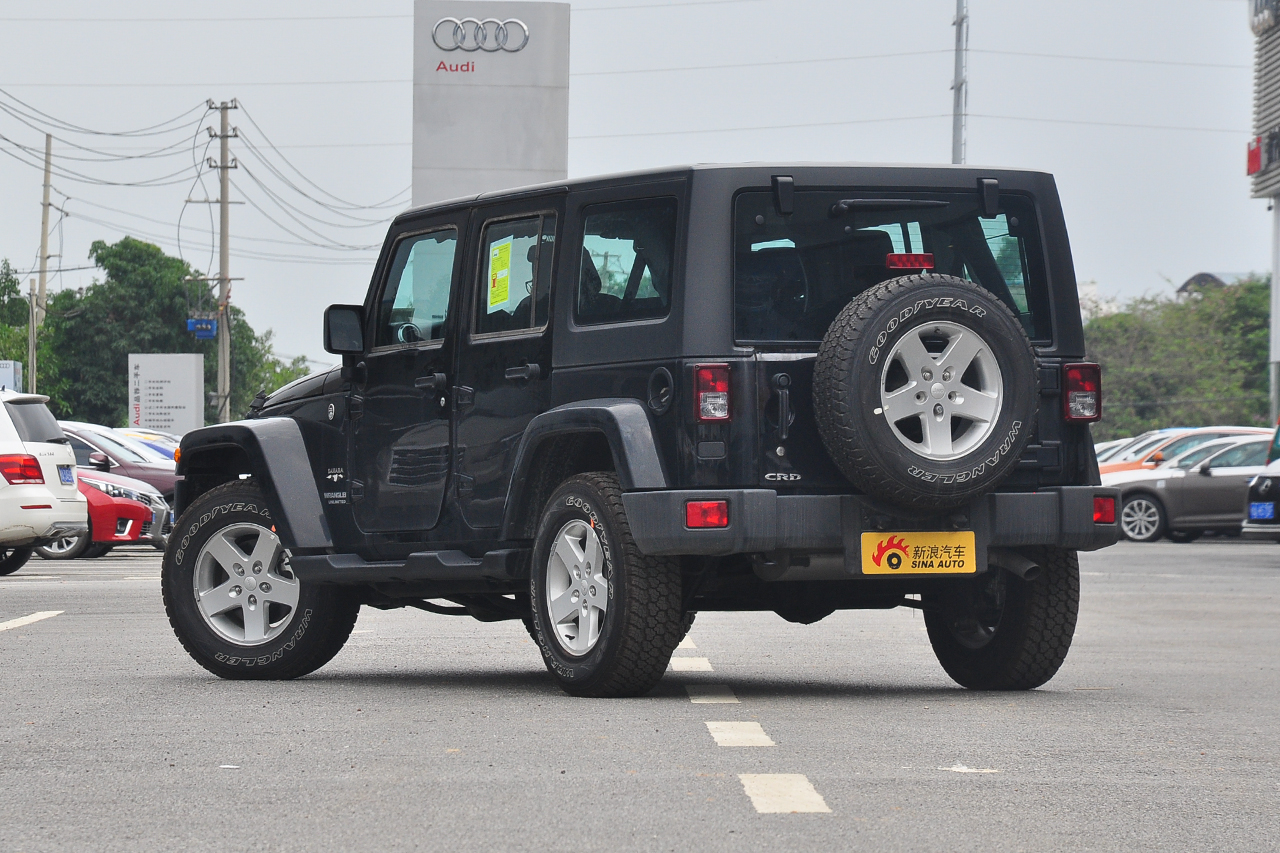 2015款牧马人2.8TD自动四门舒享版Sahara