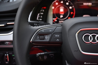 2018款奥迪Q7 3.0T自动45TFSI尊贵型