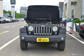 2015款牧马人2.8TD自动四门舒享版Sahara图片