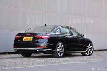 2018款奥迪A8L 3.0T自动55 TFSI quattro尊贵型