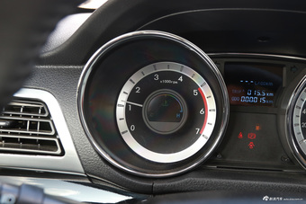 2015款揽福2.4L手动汽油两驱标准型