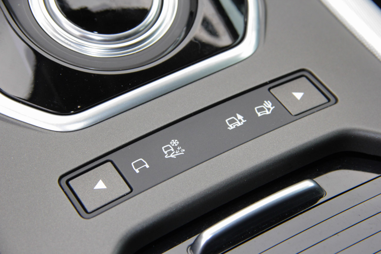 2015款揽胜极光2.0T自动锐动版