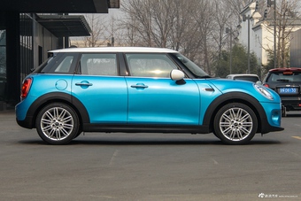 2016款MINI 1.5T自动 COOPER先锋派 五门版