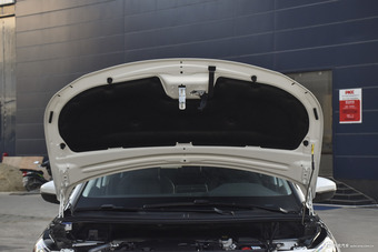 2017款标致5008 1.8T自动380THP无界版7座