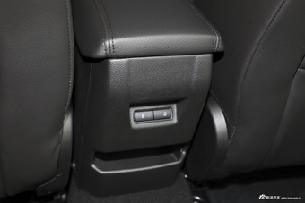 2018款福克斯三厢1.0T自动超能风尚型智行版EcoBoost 125