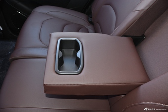 2017款宝骏560 1.5T DCT旗舰型7座