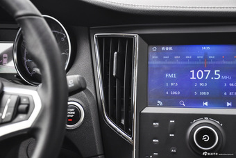 2016款众泰SR7 1.5T手动魔方之路版