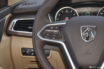 2017款宝骏730 1.5T手动风尚型7座