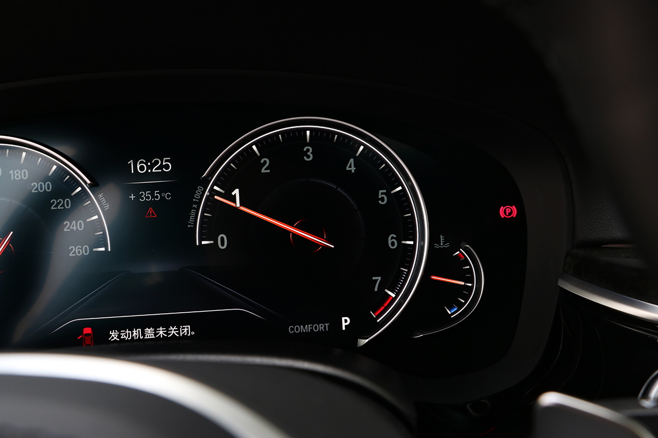 2018款宝马5系改款2.0T自动530Li尊享型M运动套装