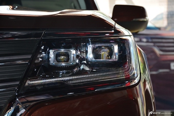 2018款荣威RX8 2.0T自动智联网四驱旗舰版