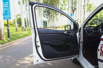 2016款宝骏310 1.2L手动豪华型