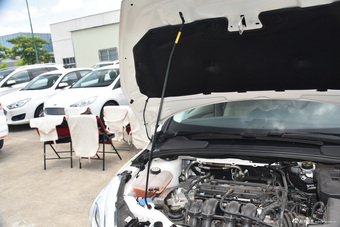 2017款福克斯三厢1.6L自动舒适型智行版