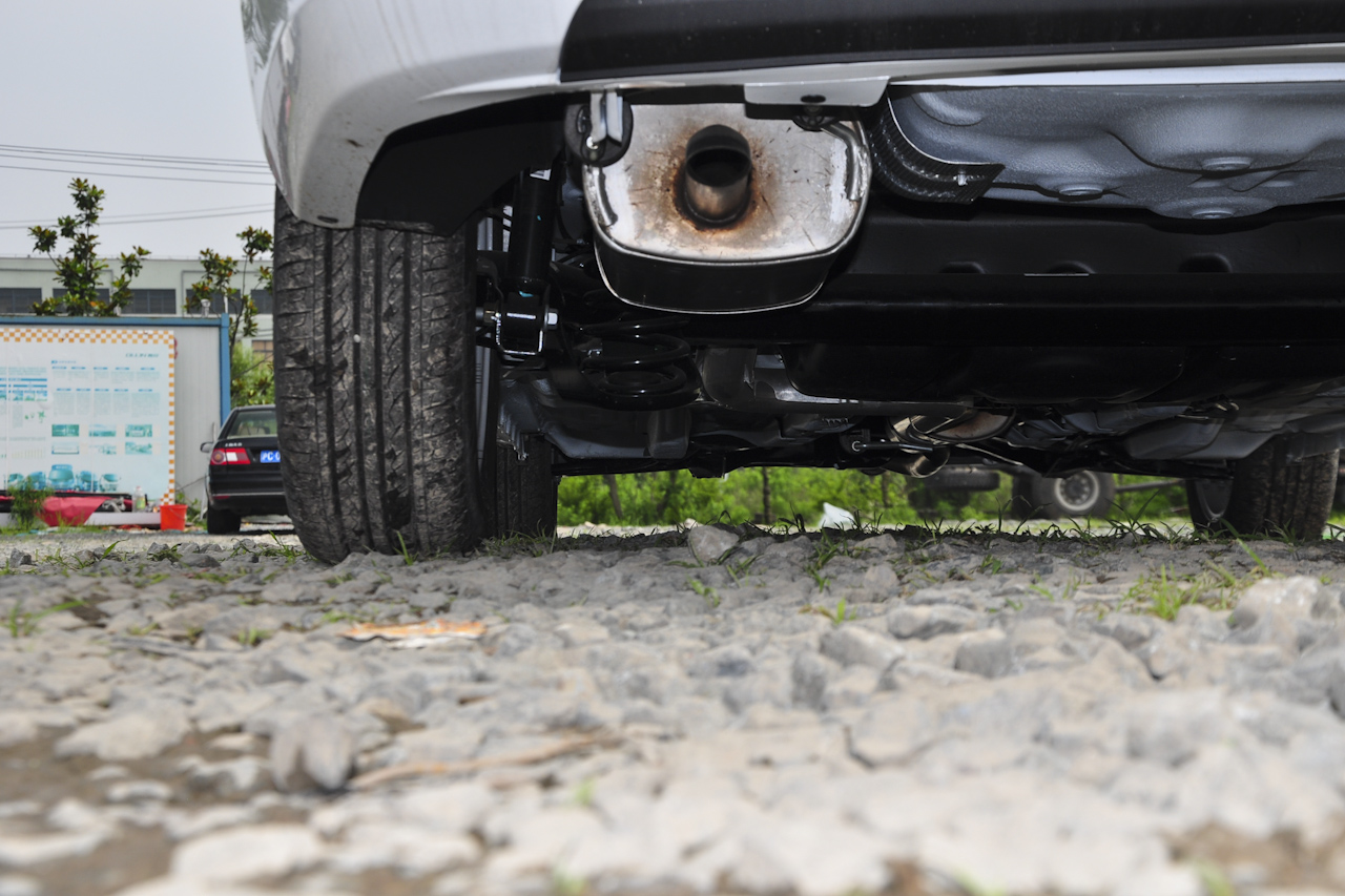 2015款奇瑞E3 1.5L手动趣尚版 冰川白