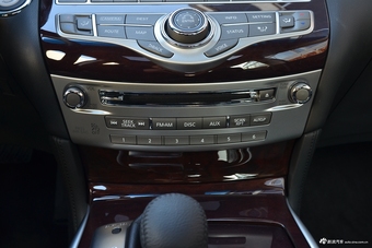 2019款英菲尼迪Q70L 2.0T自动豪华版