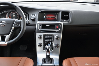 2018款沃尔沃S60L 2.0T自动T4智驭进取版