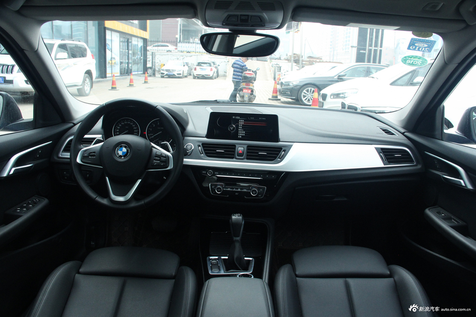 2017款宝马1系120i自动设计套装型 