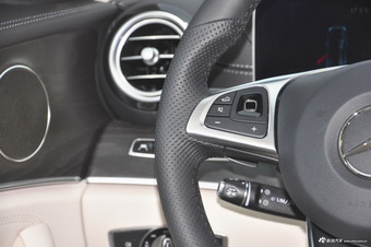 2016款奔驰E级2.0T自动E300L 运动豪华型