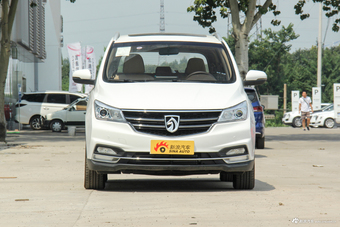 2017款宝骏730 1.5T手动风尚型7座