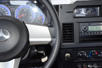 2016款战旗皮卡2.2L手动汽油双排豪华型4G22B