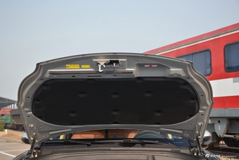 2017款众泰SR9 2.0T 自动极致之梦版（米色）