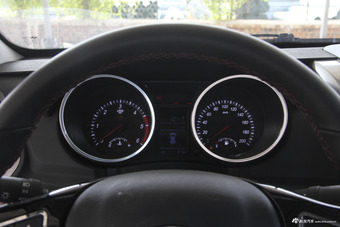 2017款黄海N3 2.5T手动两驱运动版JE4D25C