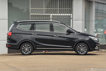 2017款宝骏730 1.5T手动风尚型7座