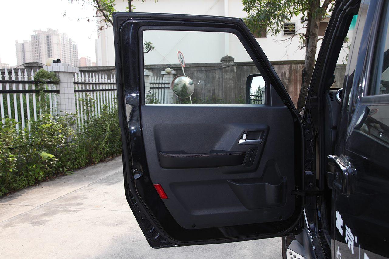 2016款北京BJ40L 2.3T自动四驱尊享版