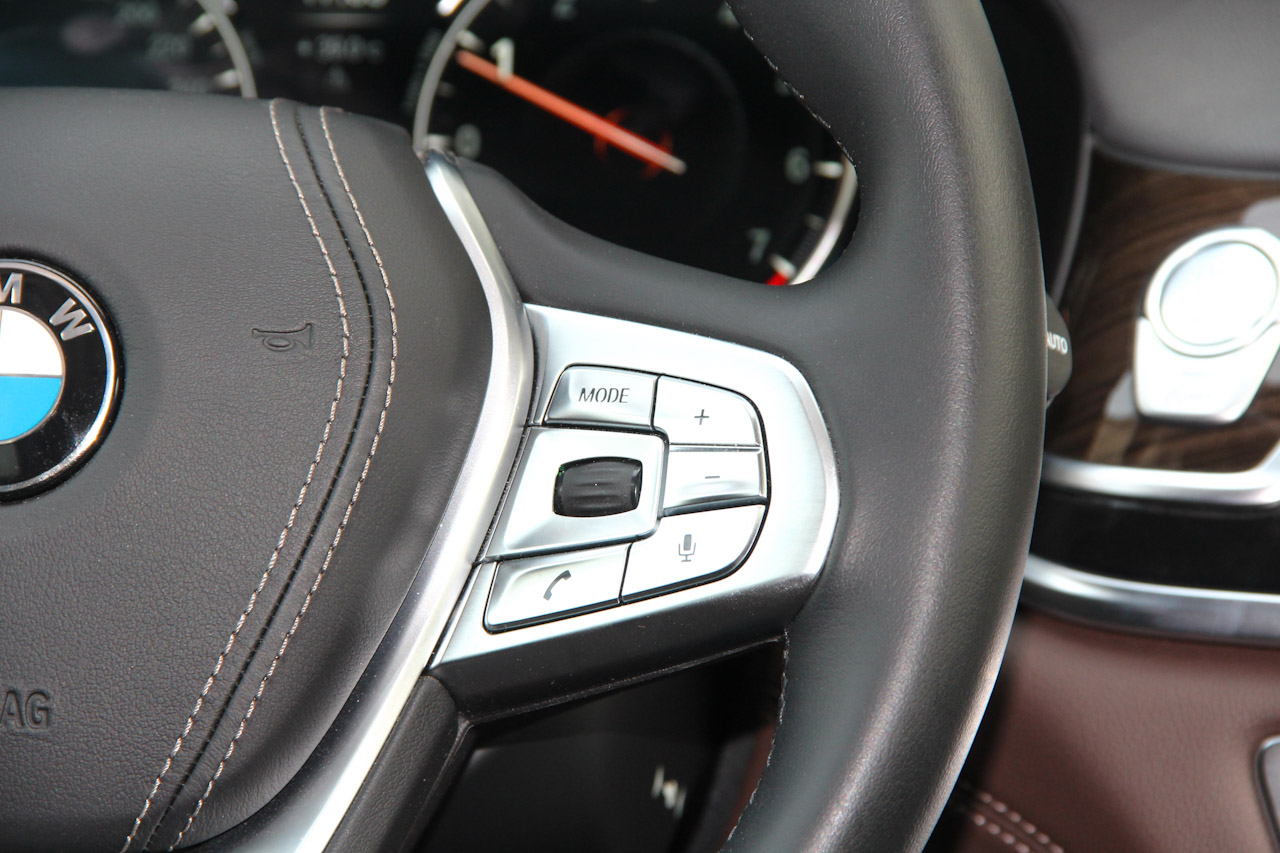 2017款宝马7系730Li 2.0T自动豪华型