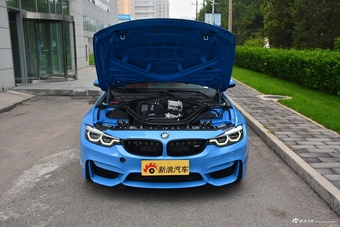 2017款宝马M4自动敞篷轿跑车
