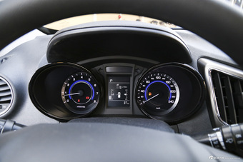 2016款长安CS15 1.5L自动时尚版