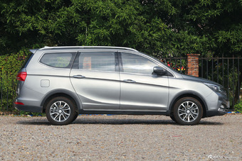 2017款宝骏730 1.5T手动豪华型7座