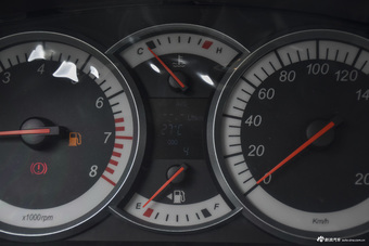 2015款利亚纳A6 1.4L手动三厢梦想型