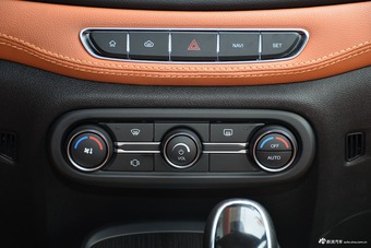 2016款瑞虎7 1.5T自动耀领版