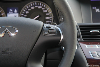 2017款英菲尼迪Q70L 2.5L自动悦享版