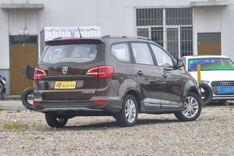 2016款宝骏730 1.5T手动标准版 7座