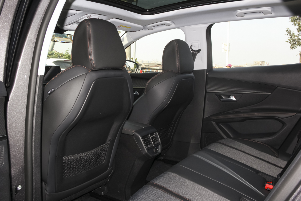 2017款标致4008 1.6T自动350THP精英版