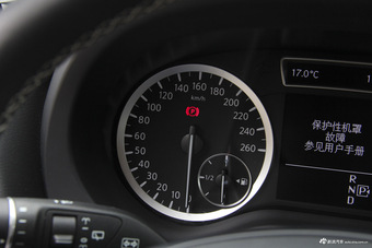 2017款英菲尼迪QX30 1.6T自动两驱运动版