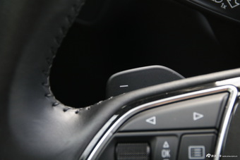 2016款奥迪Q3 1.4T自动30TFSI风尚型