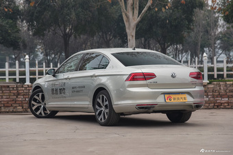 2017款迈腾2.0T自动380TSI DSG旗舰型