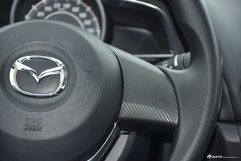 2016款马自达3昂克赛拉1.5L手动三厢豪华型 炫亮银