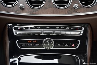 2018款奔驰E级改款3.0T自动 320 L 4MATIC