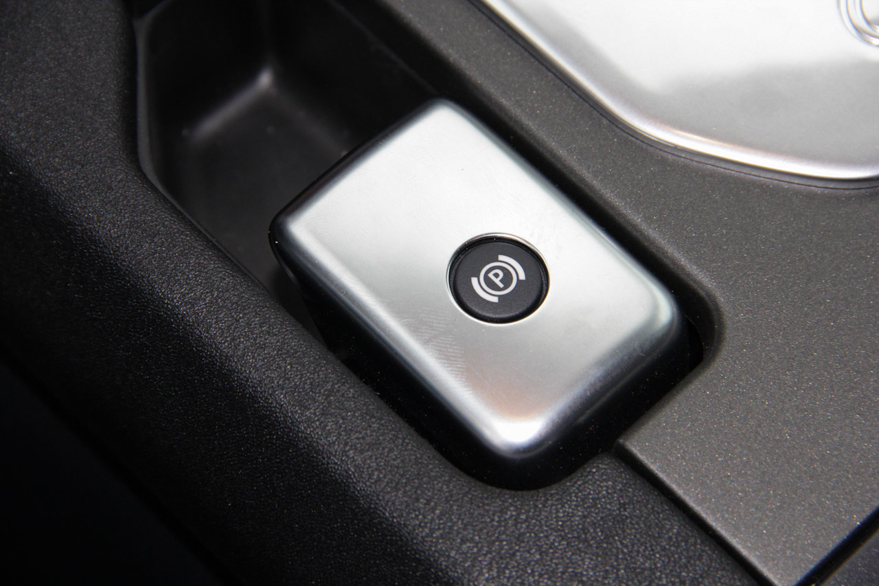 2016款第四代发现3.0T自动SC曜黑典藏版 SE