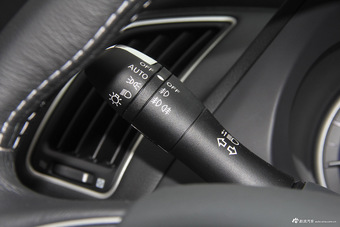 2016款英菲尼迪Q50L 2.0T自动舒适版